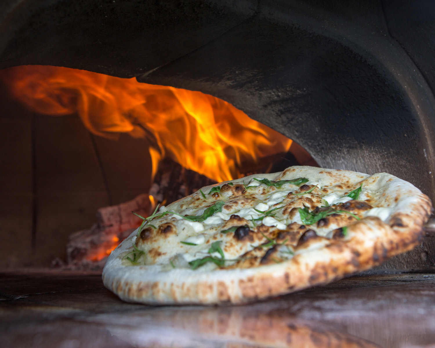 Chez Primav&eacute;ra, chaque pizza est faite &agrave; la commande